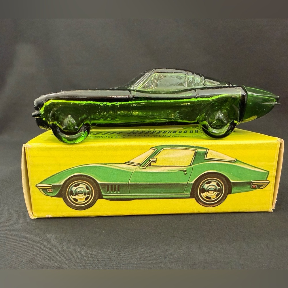 Vintage Avon Spicy Aftershave 1965 Corvette Stingray Green Bottle Empty w/Box